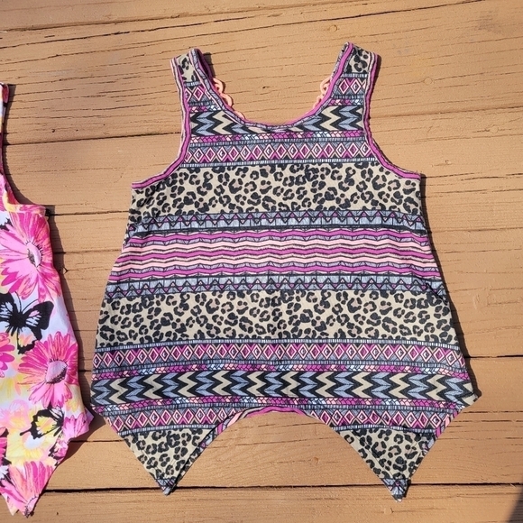 3/$15 Faded Glory Shark Bite Racerback Tanks… - Picture 4 of 14